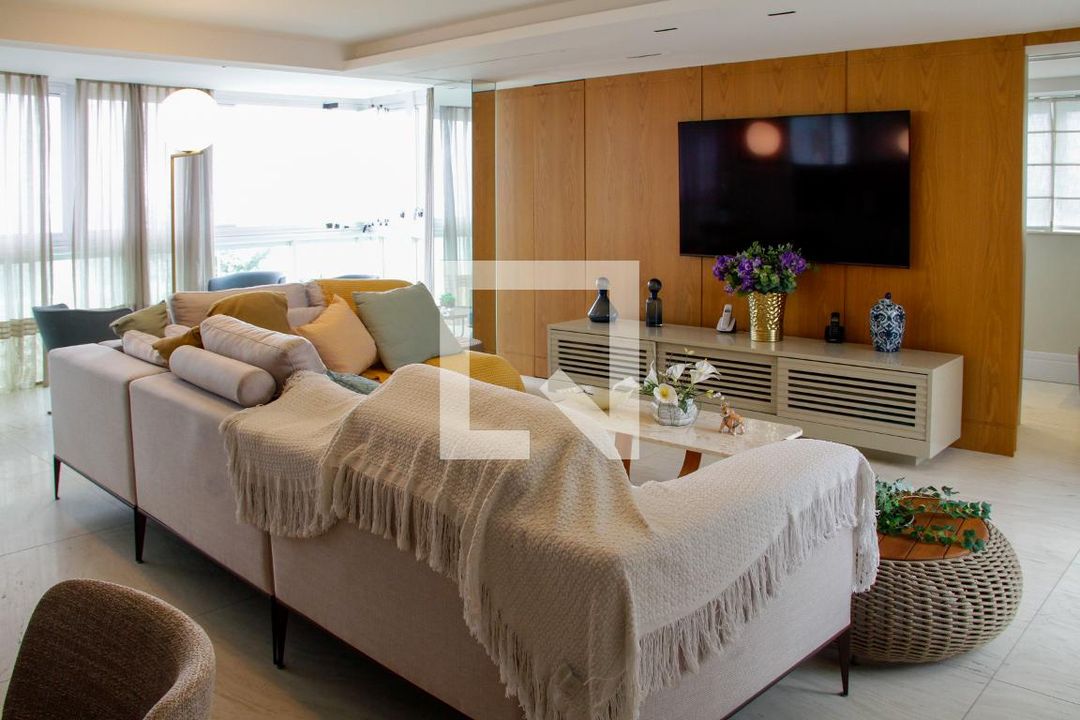 Maximum Double Suites