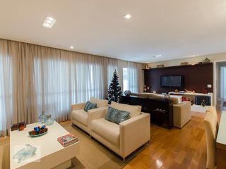 Comprar apartamento no Parque Colonial com 3 quartos, churrasqueira e piscina no condomínio.
