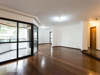 Apartamento de 4 quartos na Vila Uberabinha para compra, com churrasqueira no condomínio. — foto 1