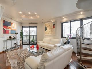 Apartamento à venda com 4 quartos, varanda, academia e churrasqueira. Animais de estimação são permitidos.