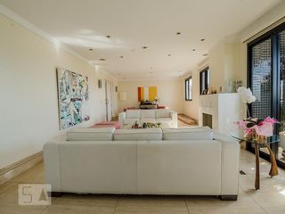 Para comprar: apartamento em Campo Belo com 4 suítes, varanda gourmet, closet e academia no condomínio.
