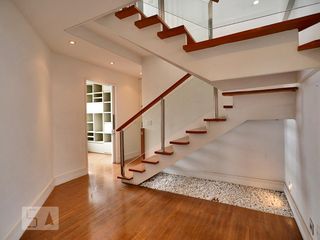 Apartamento com 3 quartos, 1 suíte, varanda e churrasqueira no condomínio. Ideal para compra.