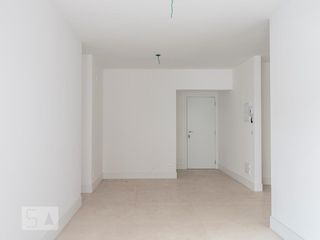 Alugar apartamento com 2 quartos, 1 suíte, varanda, academia e piscina no condomínio. — foto 4