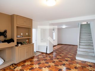Comprar casa no Itaim Bibi, 3 quartos, aceita pets.