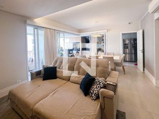 Compra apartamento com 3 quartos na Vila Olímpia. Disponível para compra ou venda.