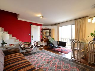 Apartamento à venda na Vila Clementino com 4 quartos, quintal, varanda e piscina no condomínio.