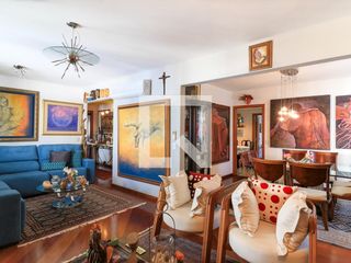 Apartamento mobiliado com 3 quartos, closet e varanda. Excelente oportunidade de compra!