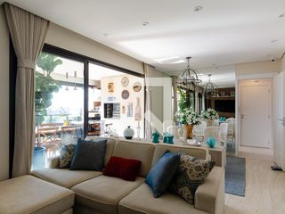 Apartamento com 2 quartos e varanda em Campo Belo para comprar.