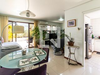 Compra apartamento na Bela Vista com 2 quartos, piscina e churrasqueira no condomínio.