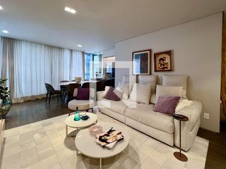 Compra apartamento na Vila Nova Conceição com 2 suítes e piscina no condomínio.