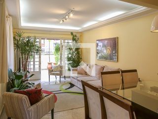 Comprar casa mobiliada em Perdizes com 3 quartos, varanda e aceita animais.