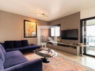 Comprar apartamento mobiliado com 2 quartos, varanda e piscina. Excelente para comprar.