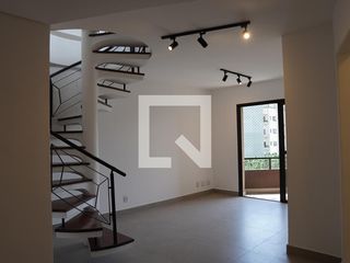 Comprar apartamento em Pinheiros com 2 quartos, 1 suíte, piscina e churrasqueira no condomínio. Pode ter animais.