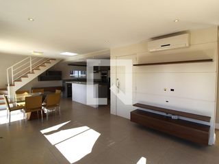 Venda de apartamento mobiliado com 3 quartos.