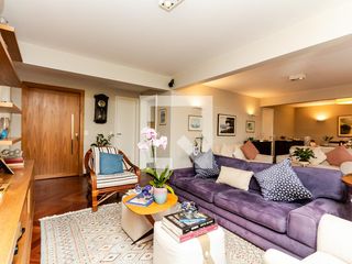 Apartamento com varanda, 4 quartos, piscina no condomínio. Excelente compra.