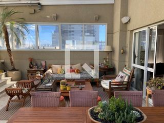 Apartamento com piscina e churrasqueira. Compra ideal com 4 quartos.