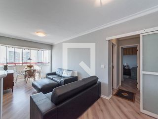Comprar apartamento no Brooklin com 2 quartos, closet, piscina e churrasqueira no condomínio.