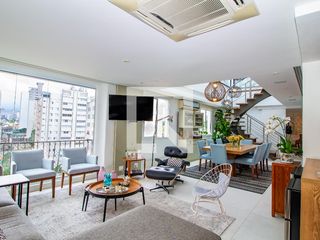 Venda de apartamento com 4 quartos, varanda e churrasqueira. Piscina e academia no condomínio.