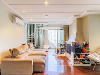 Comprar apartamento mobiliado em Campo Belo: 5 quartos, 4 suítes, varanda e closet.