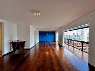 Apartamento para comprar na Cidade Monções com 3 quartos e varanda.