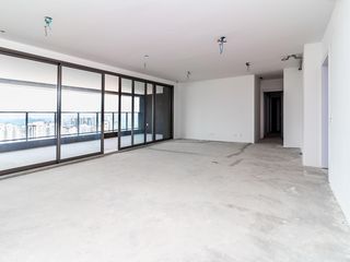 Apartamento com 4 quartos, varanda e academia no condomínio. Ideal para comprar e ter animais.