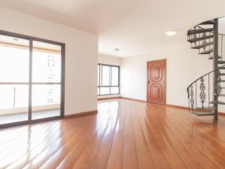 Venda de apartamento com 3 quartos, churrasqueira, piscina e jardim.