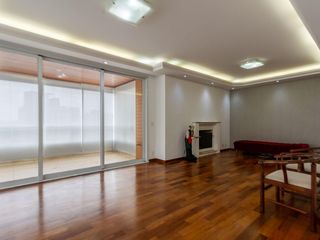 Apartamento à venda, com 205 m², 3 quartos e 4 vagas