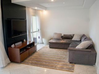 Apartamento à venda na Cidade Monções, 3 quartos, varanda, mobiliado, piscina e academia no condomínio.