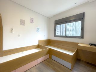Comprar apartamento mobiliado com 3 quartos, varanda e churrasqueira. Piscina e churrasqueira no condomínio.