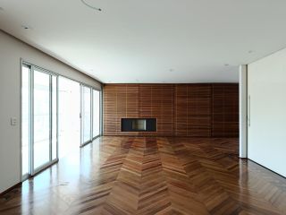 Compra apartamento com varanda, 3 quartos e academia no condomínio.