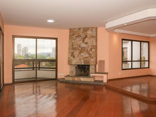Apartamento com 5 quartos e varanda gourmet em condomínio com churrasqueira para comprar.