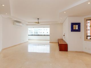 Comprar apartamento no Campo Belo com 3 quartos e piscina no condomínio.