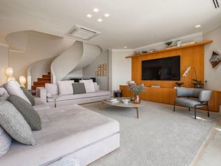 Compra apartamento em Alto de Pinheiros com 7 quartos, 5 suítes e varanda gourmet.