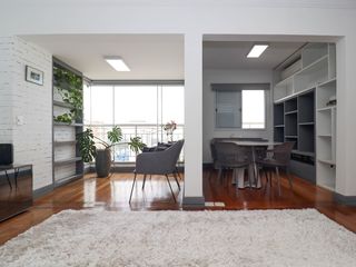 Comprar apartamento mobiliado de 2 quartos no Jardim Paulista com varanda e pets permitidos.