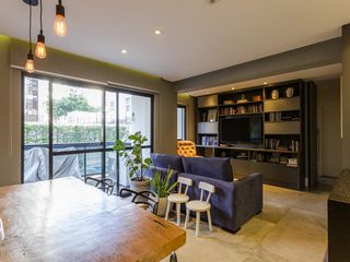 Comprar apartamento no Planalto Paulista: 2 quartos, 1 suíte, varanda e academia no condomínio.