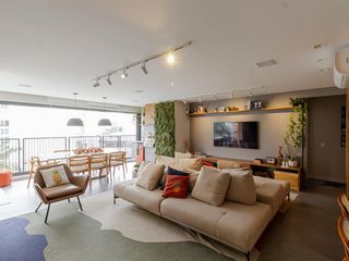 Apartamento em Moema para compra: 3 suítes, closet, churrasqueira, pets permitidos.