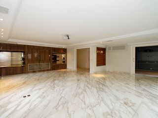 Apartamento mobiliado no Jardim Paulista com 3 suítes. Ideal para comprar e ter animais de estimação.