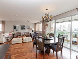 Apartamento mobiliado com 3 quartos, closet e varanda na Cidade Monções. Oportunidades de compra.