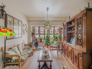 Comprar casa com 3 quartos, jardim e permite animais.