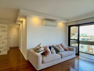 Apartamento mobiliado com 3 quartos e closet, churrasqueira e piscina no condomínio. Ideal para comprar.