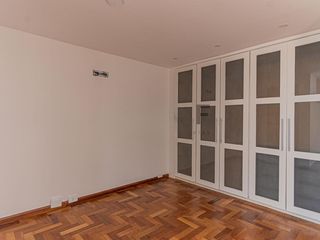 Apartamento mobiliado com varanda e 2 suítes. Academia no condomínio. Ideal para comprar. — foto 4