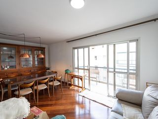 Compra apartamento com varanda, garden, piscina e academia no condomínio. Total de 4 quartos.