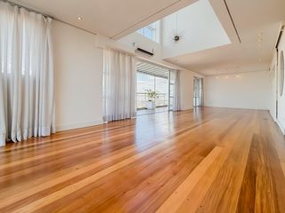 Compra de apartamento com 4 quartos e academia no condomínio.