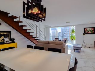 Venda de apartamento em Perdizes com 4 quartos, varanda e jardim.