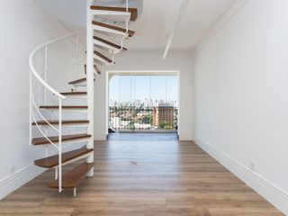 Venda de apartamento mobiliado em Indianópolis, 1 suíte, aceita animais.