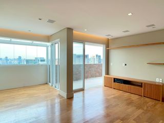 Compra apartamento em Pinheiros: 2 suítes, varanda gourmet, academia e piscina no condomínio.
