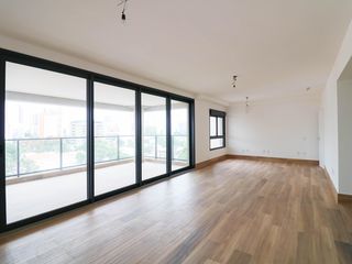 Venda de apartamento com 3 quartos, varanda e churrasqueira no condomínio.