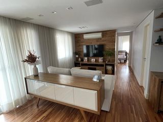 Comprar apartamento mobiliado com 2 quartos, varanda e piscina no condomínio.