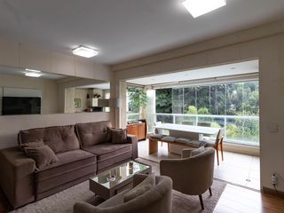 Apartamento mobiliado em Perdizes, 3 quartos, varanda e closet, à venda.