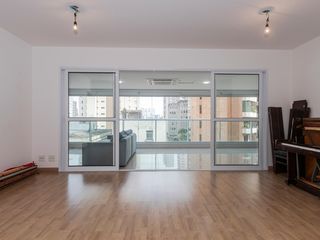 Apartamento mobiliado para comprar no Brooklin, com 3 quartos, varanda e piscina.